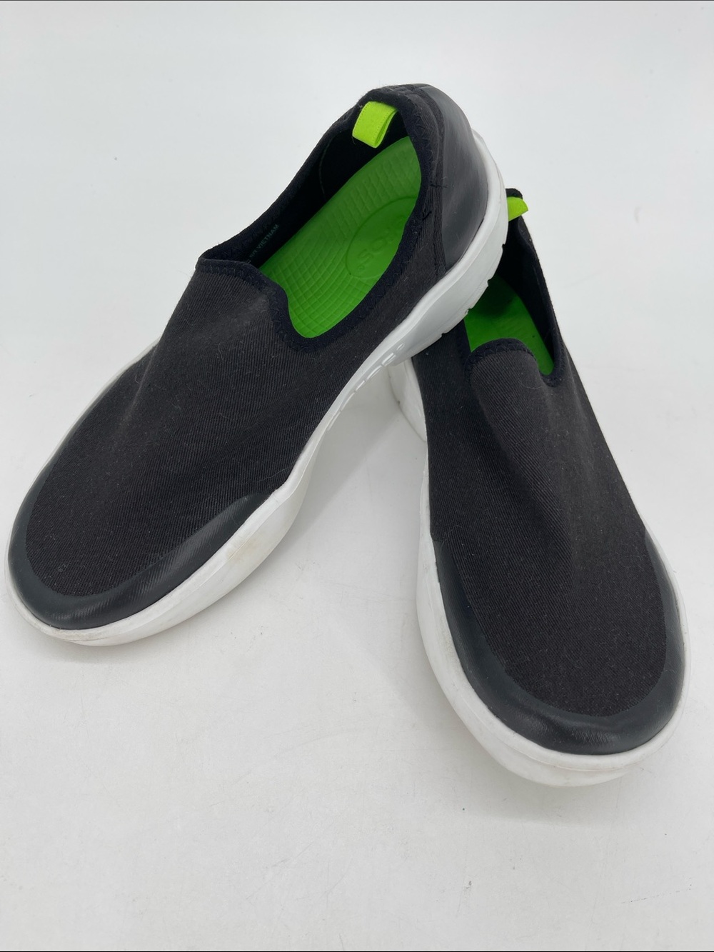 OOFOS Oomg Eezee Low Slip-On Women’s Black Shoes 9.5